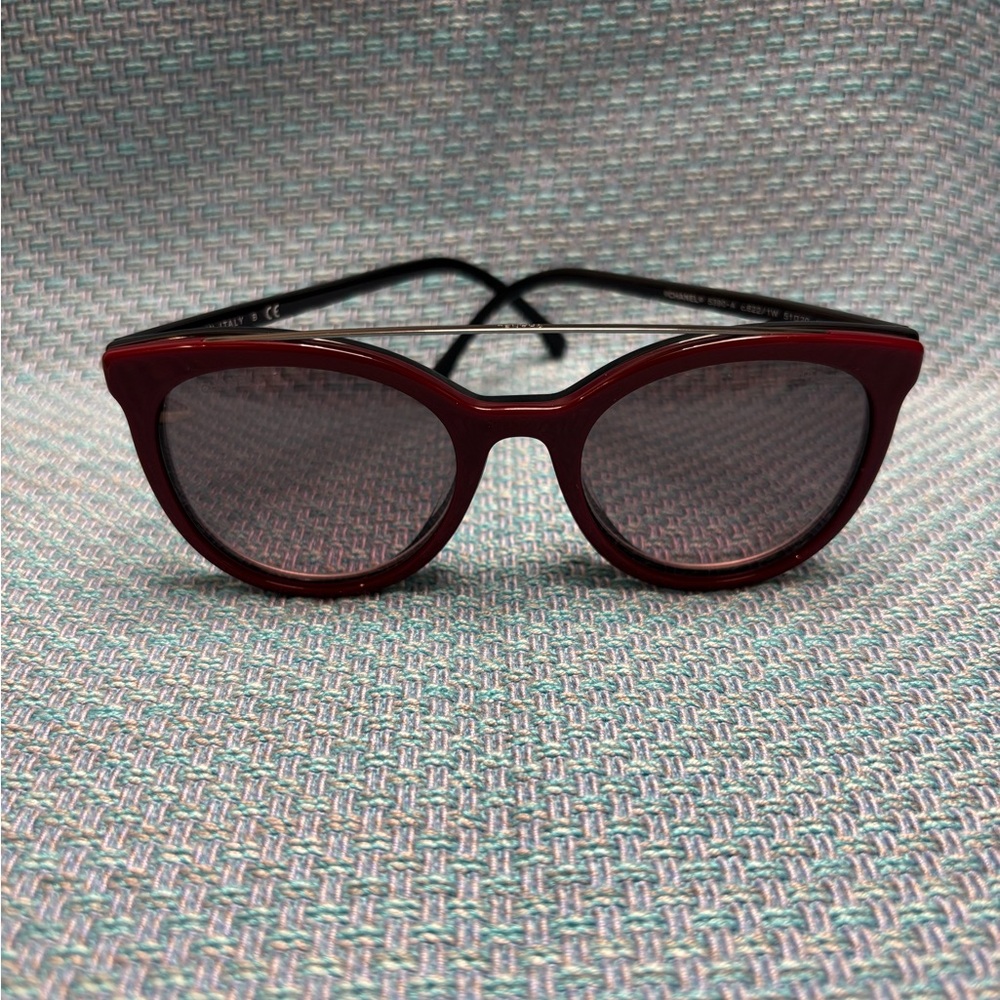 CHANEL Elegant and Interchangeable Sunglasses Trio - Picture 5 of 12